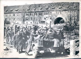1945 World War Ii Prisoners Of War Released By Us Fleeing Germans Press Photo