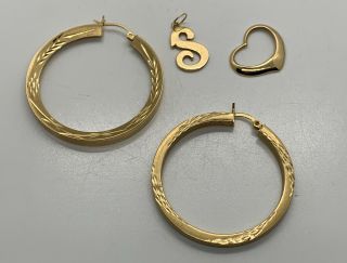7 Grams Estate Vintage 14k Solid Gold Big Hoop Earrings Letter S & Heart Charm