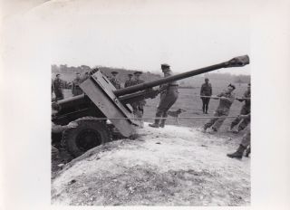 Press Photo Ww2 3 Inch 16 Cwt Gun Being Hauled Newmarket 24.  3.  1943