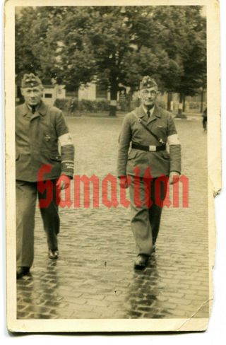 B19/1 Ww2 German Wehrmacht Medics With Iron Cross In Tunic Postcard