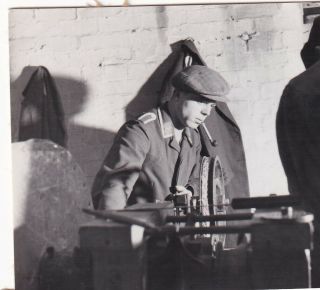 Press Photo Ww2 German Prisoner Of War Camp Workshop Oldham 24.  12.  40