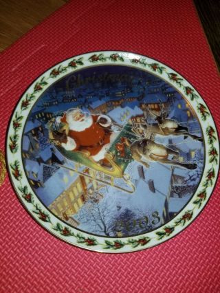 Avon 2003 Christmas Plate - Coming To Town - Tom Newsom.