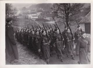 Press Photo Ww2 Yugoslav Army Unit In Training In Scotland 3.  1.  1942 (1)