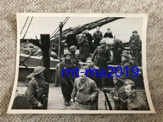 Ww2 Press Photograph - German Naval U - Boat Officers Taken Pow