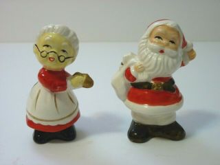 Vintage Sonsco Japan Ceramic Santa & Mrs.  Claus Salt And Pepper Shakers - C2