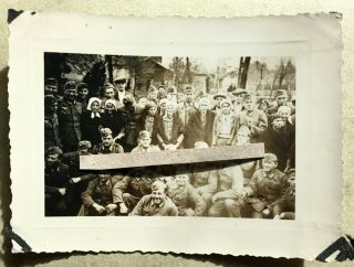 Orig.  Ww2 German Photo: Pretty Peasant Girls,  Frau,  Soldiers,  Balkans