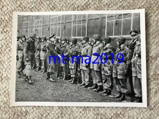 Ww2 Press Photograph - Ww2 German Luftwaffe Paratroopers Being Inspected