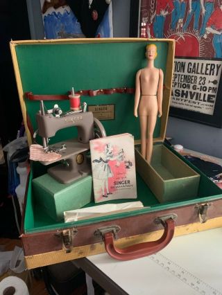 Vintage 1950’s Singer Model 20 “sewhandy Mannikin Set” Toy Sewing Machine