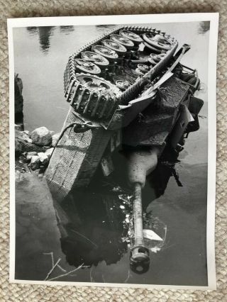 Ww2 Press Photograph - Ww2 German Panzer Tank Destroyed And Pushed Into Water