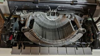 IBM Executive Model 42 Mechanical Typewriter Vintage 1968 3