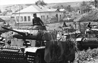 Ww2 Picture Photo German Troops And Tiger Tank In Kursk 3479