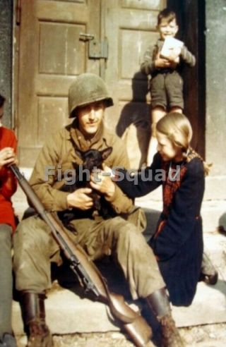 Ww2 Picture Photo Us Soldier With Children And Puppy 3453