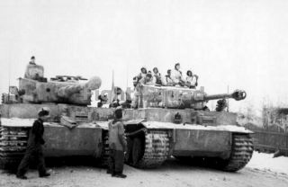 Ww2 Picture Photo 1944 Winter Camo German Tank Commanders Meeting In Field 1540