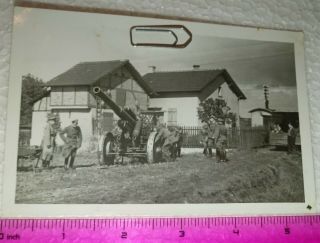 012 Ww2 Orig.  Photo German Officers Soldiers Cannon Gun Howitzer 3.  5 X 5.  5 Inch