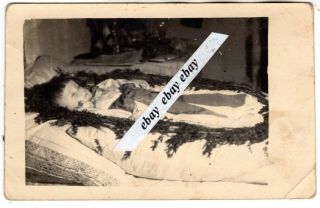 1920 - S Boy / Girl In Decorated Bed,  Post Mortem Vintage Antique Photo European