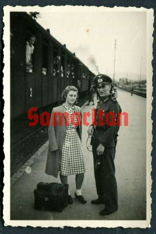 C7/2 Ww2 German Photo Of Wehrmacht Soldier Says Goodbye To His Wife