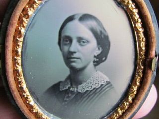 Young Woman Oval Daguerreotype Photograph In Thermoplastic Case