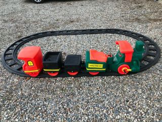 VINTAGE LITTLE TIKES RIDE ON RAILROAD ENGINE AND FOUR CARS BATTERY 3