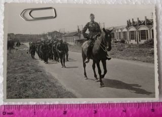 05 Ww2 Orig.  Big Photo German Officer Soldiers Horse Binoculars Marching 3.  5x5.  5