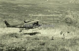 Ww2 Picture Photo Us Soldiers With Protection Of An Huey Helicopter Vietnam 0559