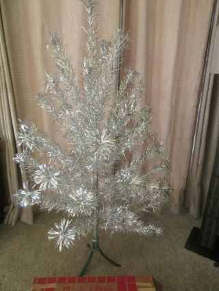 Vintage 1950 ' s Splendor Aluminum 5 foot Christmas Tree 45 Branches Silver 2