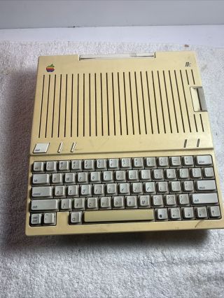 Vintage Apple Computer Model A2s4100 Turns On