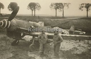 Ww2 Picture Photo German Airplane Fighter Ganacker Captured W Soldiers 2099