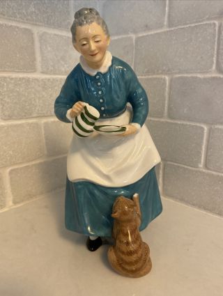 Vintage Royal Doulton England “the Favourite” Porcelain Figurine H.  N.  2249
