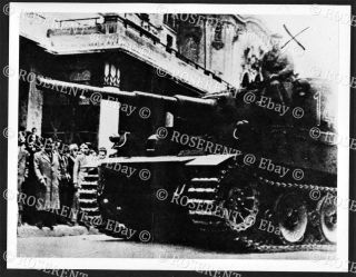 Ww2 A German Army Tiger Tank On The Streets Of A Town - I.  W.  M.  Photo 21 By 16cm