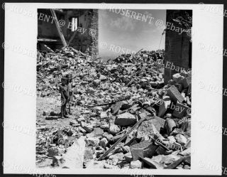 Ww2 Malta ? Children Looking At The Blitz Bombed Ruins - I.  W.  M.  Photo 22 By 16cm