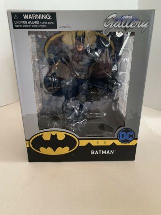 Diamond Select Toys Dc Gallery: Batman 10 " Pvc Figure In Display Box