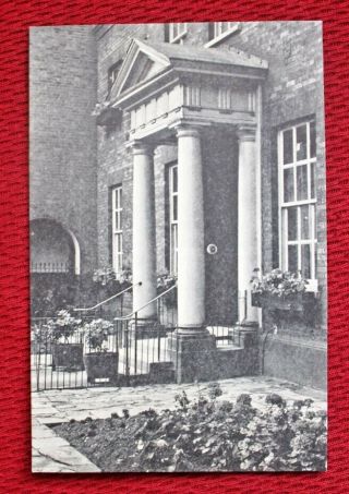 Vintage Sir Christopher Wren Old House Hotel / Windsor,  England Postcard