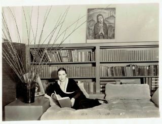 1932 Press Photo Mexican Actress Dolores Del Rio In Santa Monica Home Library