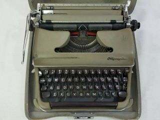 Vintage 1954 Olympia Sm3 Deluxe Portable Typewriter In W/case