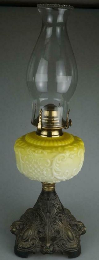Vintage Oil Lamp Yellow Glass P & A Dorset Div.  Thomaston Conn.  Made In Usa Pp84