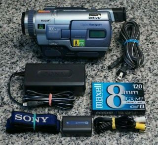 Vtg Sony Handycam Dcr - Trv230 Digital8 8mm Camcorder 25x W/ Fr/shp