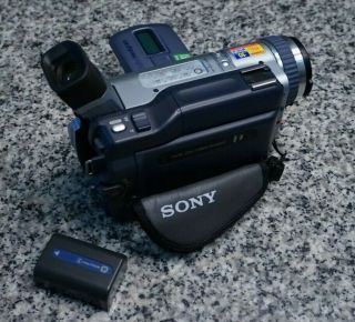 VTG Sony Handycam DCR - TRV230 Digital8 8mm Camcorder 25x W/ FR/SHP 5