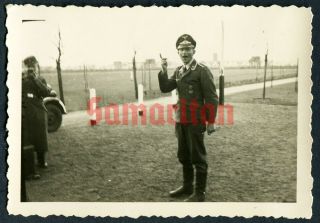 C8/2 Ww2 German Group Photo Of Wehrmacht Luftwaffe Pilot Wearing Tunic