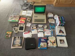 Vintage Apple Iie A2s2064 Computer W/ Monitor 2 Disk Drives And 100s Games