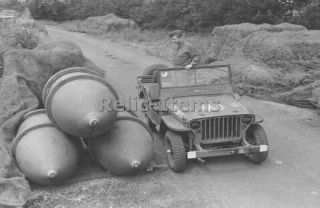 Ww2 Picture Photo Us Soldier In A Jeep With 4000 Pound Bombs 1943 1821