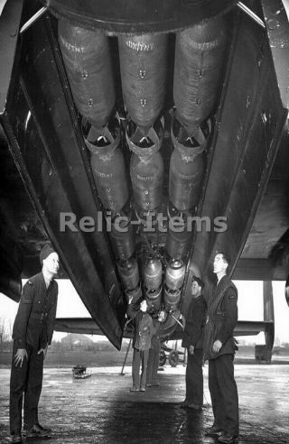 Ww2 Picture Photo Us Aircraft Bombs Compartiment Full Destructive War 0661