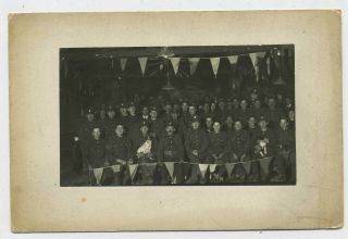 A Large Group Of Ww1 Soldiers With Dogs & Flags Vintage Photograph L2