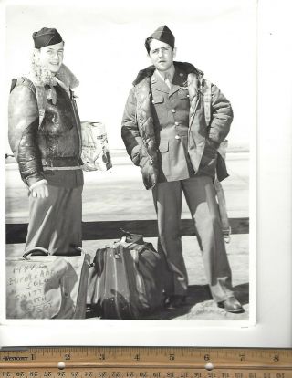 Photo Ww2 Us Army Air Force Soldiers Crew Wings B - 4 Bags Named Pueblo Aaf 1944