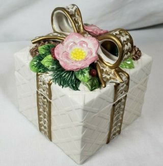 Fitz And Floyd Classics Christmas Wreath Gift Box Trinket Box Ceramic