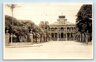 Honolulu,  Hi - C1920s Wide View Of Queens Palace Gates & Old Cars - Rppc