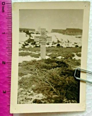 050 Ww2 Orig.  Photo German Soldier Grave Iron Cross Text 2.  5 X 3.  5 Inch