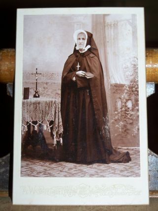 Antique Catholic Nun/sister Cabinet Card Photograph 6 1/2 " X 4 1/2 "