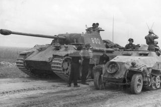 Ww2 Photo German Tank " Panther " And Armored Personnel Carrier Sd.  Kfz.  251 1139