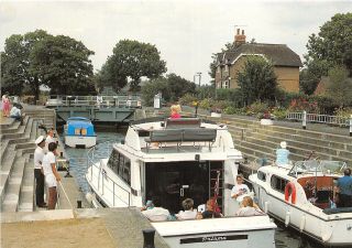 Uk49218 Thames Locks And Weirs Old Windsor Lock Berks Uk