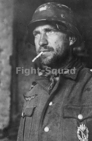 Ww2 Picture Photo German Soldier In Stalingrad 1942 With Silver Badge 1441